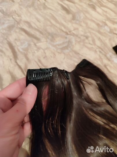 Волосы на заколках