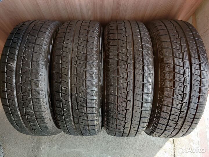 Bridgestone Blizzak Revo GZ 225/60 R17