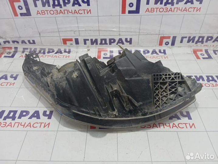 Фара левая Citroen C4 6208L4