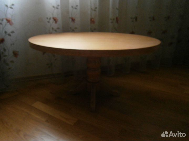 Столик журнальный из дерева