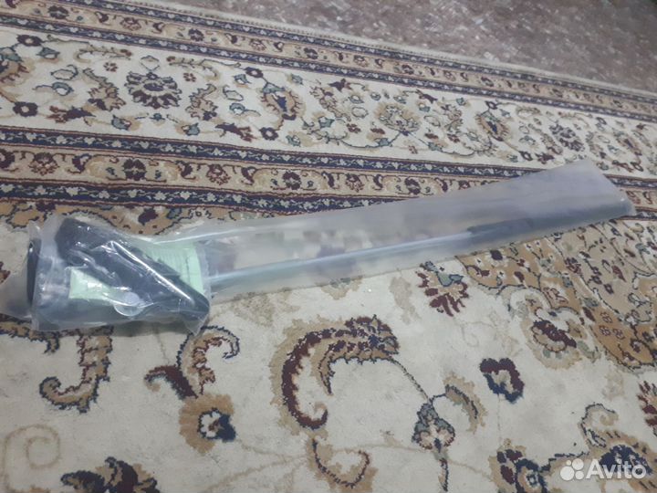 Упор капота