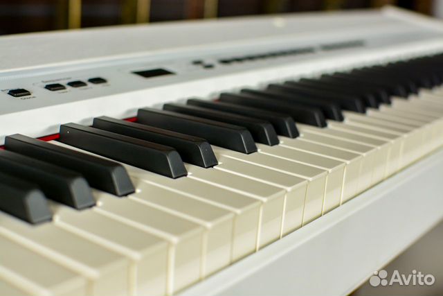Цифровое пианино + Аксессуары объявление продам