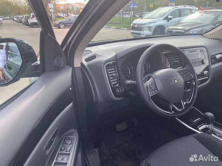 Mitsubishi Outlander 2.0 CVT, 2022