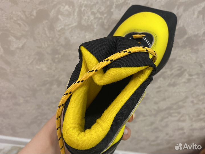 Лыжные ботинки