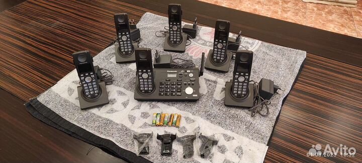 Мини атс Panasonic KX-TG8285RU станция+пять трубок