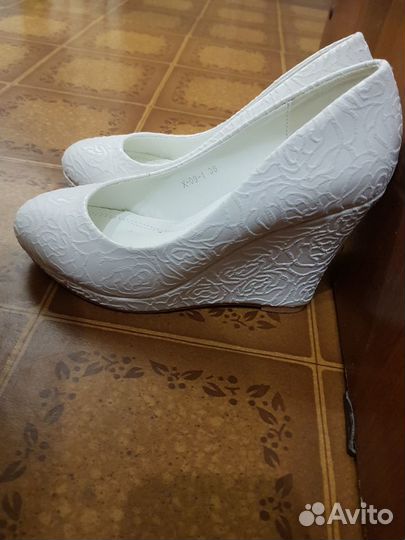 Туфли женские 36 размер белые