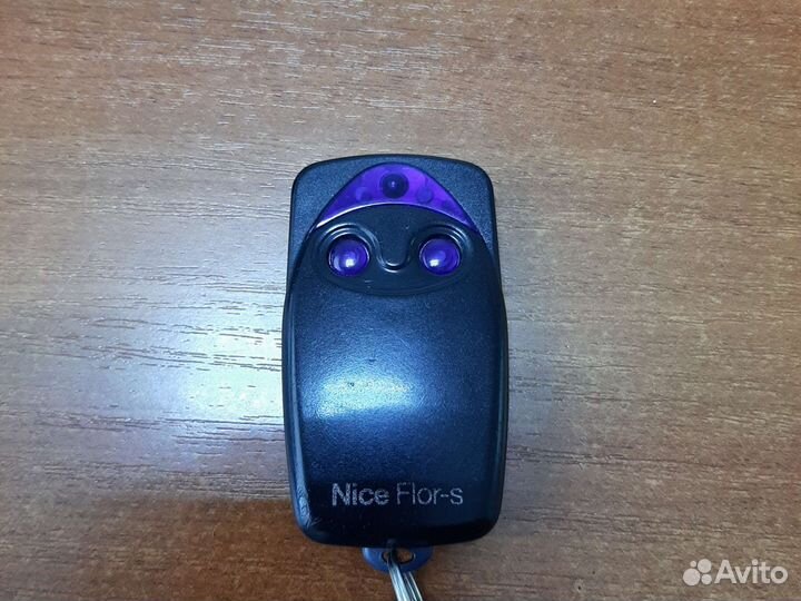 Пульт Nice Flor-S брелок для шлагбаума и ворот