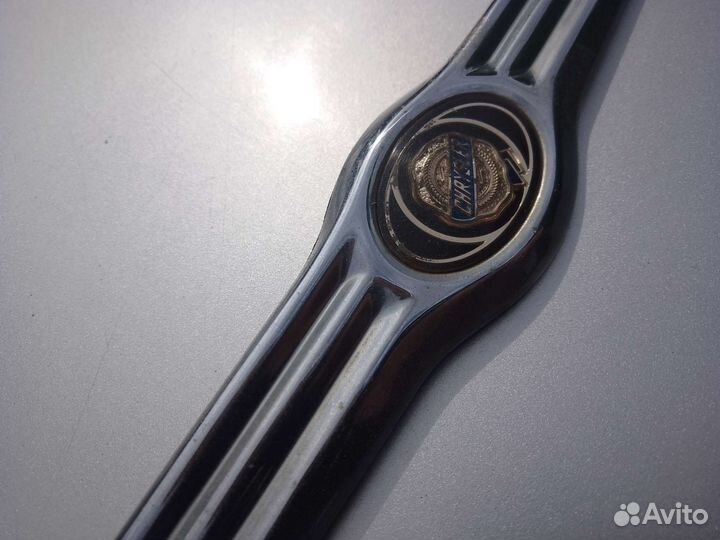 Эмблема Chrysler Sebring
