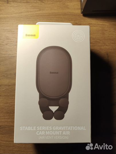 Гравитационный держатель для телефона в авто