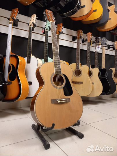 Акустическая гитара