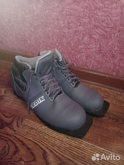 Лыжные ботинки