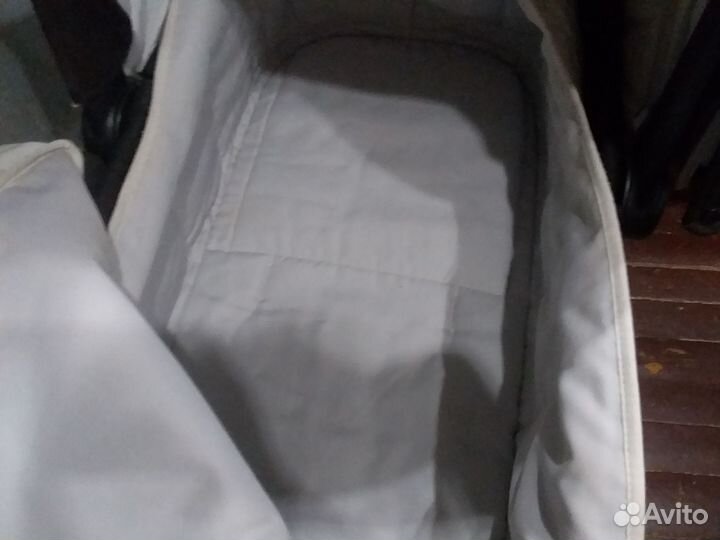 Прогулочная коляска с надувными колесами