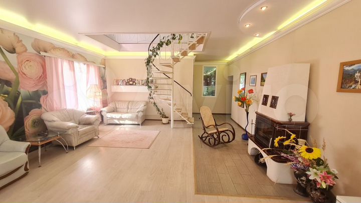 Дом 191,5 м² на участке 8,4 сот.