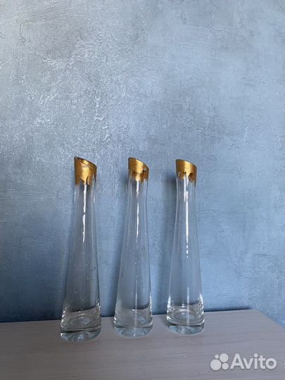 Стеклянные декоративные вазы