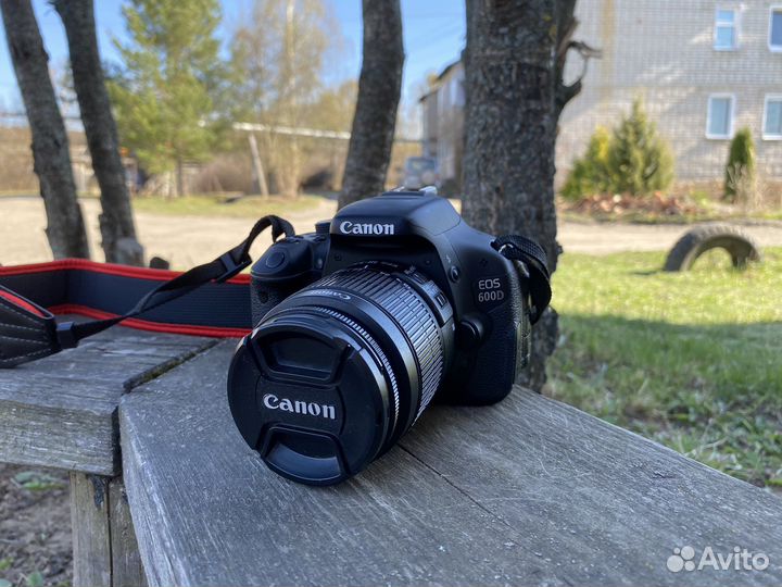 Зеркальный фотоаппарат Canon 600d