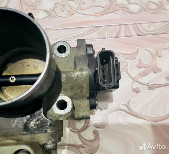 Дроссельная заслонка Toyota 2221074810