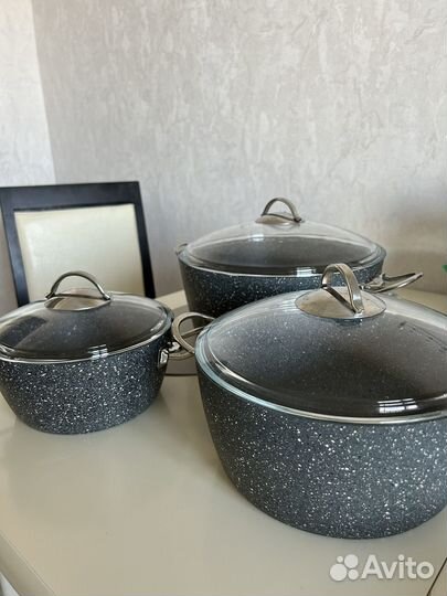 Набор кастрюль и сковородок