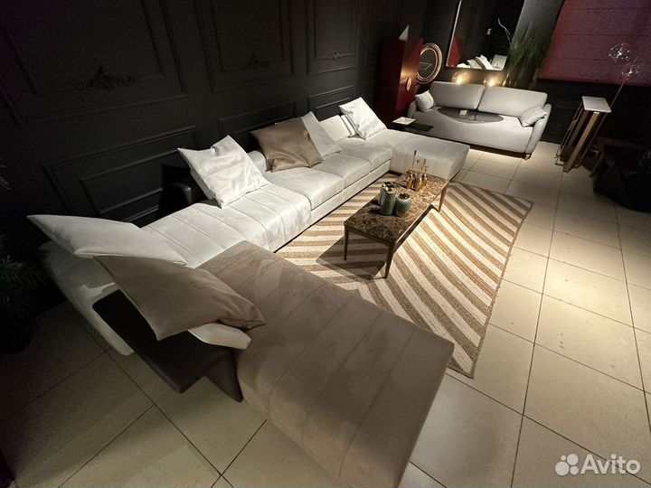 Большой диван Freeman