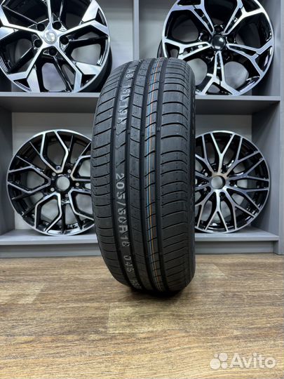 Kumho Ecsta HS51 215/55 R17 94V