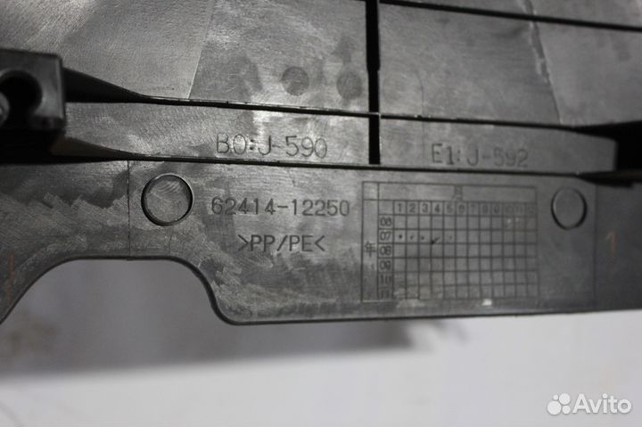 Обшивка центральной левой стойки Toyota Corolla