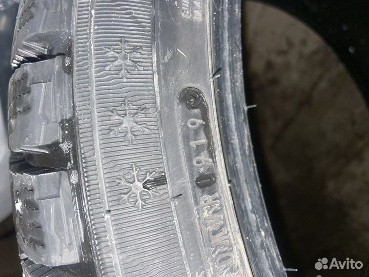 Dunlop SP Winter Ice 02 275/35 R20