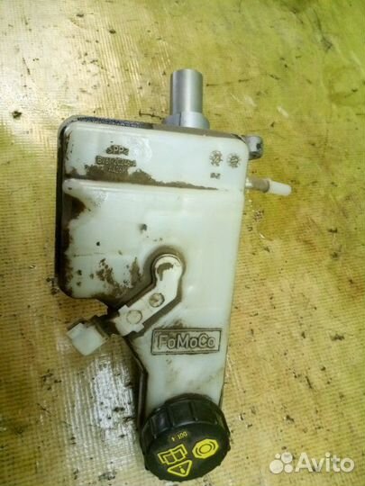 Главный тормозной цилиндр Ford Focus CB8 pnda 2012