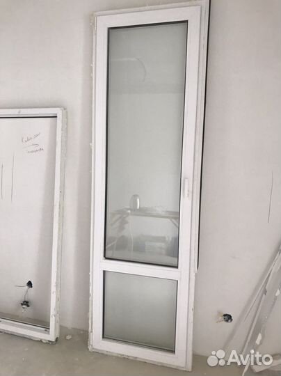 Дверь пластиковая на балкон/Окно