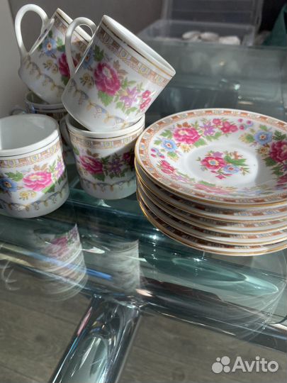 Кофейные кружки с блюдцами