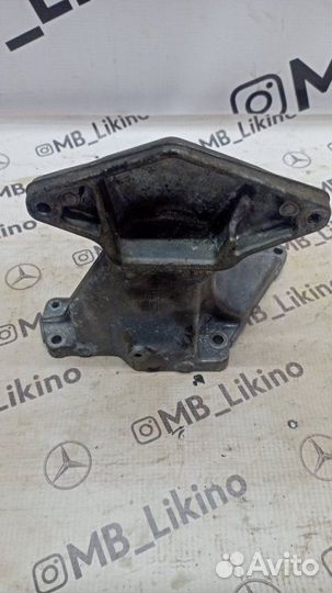 Кронштейн двигателя левый Mercedes M275