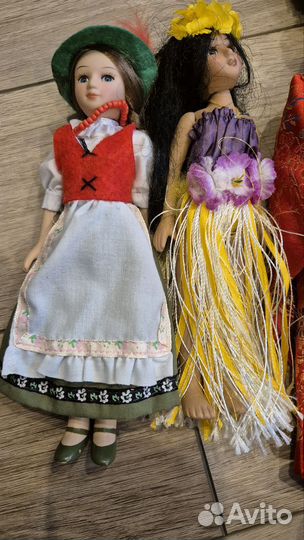 Кукла фарфоровая