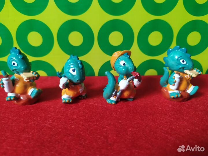 Коллекционные фигурки киндер-сюрприз Динозаврики