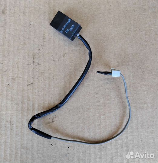 Датчик температуры кондиционера Mazda Familia BJ