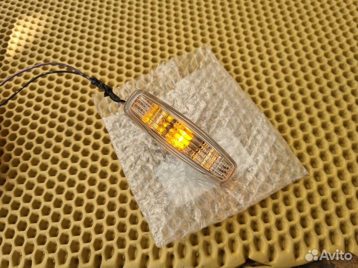 Поворотник в крыле Infiniti