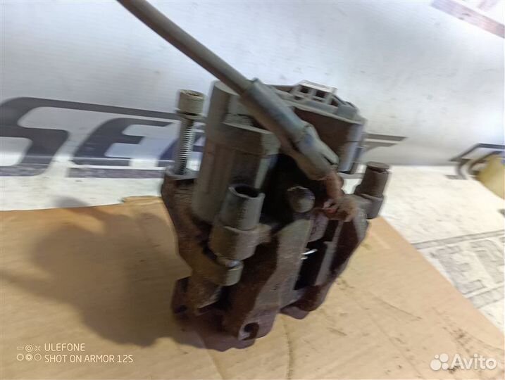 Суппорт тормозной задний правый Skoda Superb III