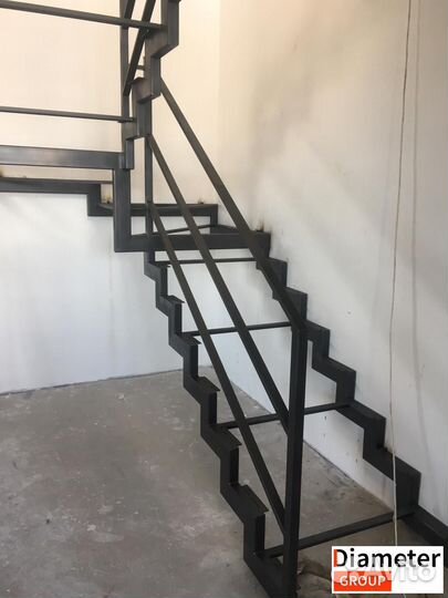 Безопасная лестница в дачный дом