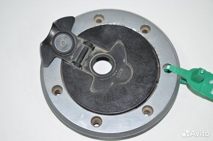 Лючок бензобака Kawasaki ZZR1100-1