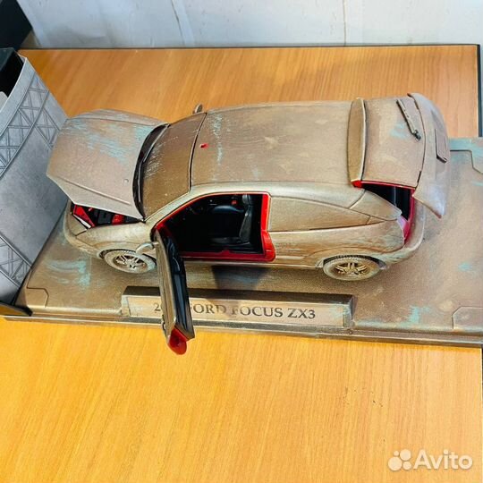 Коллекционная модель автомобиля Ford Focus
