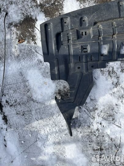 Пыльник двигателя центральный Opel Mokka I