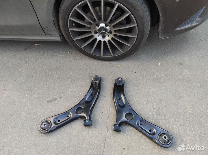 Рычаг левый и правый передний Scoda Octavia A5