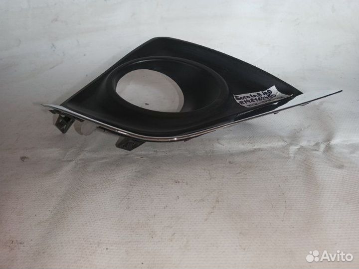 Накладка противотуманной фары правая Toyota