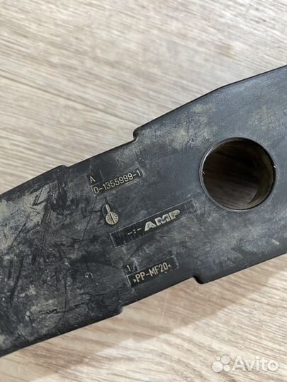 Крышка проводки Ford Focus