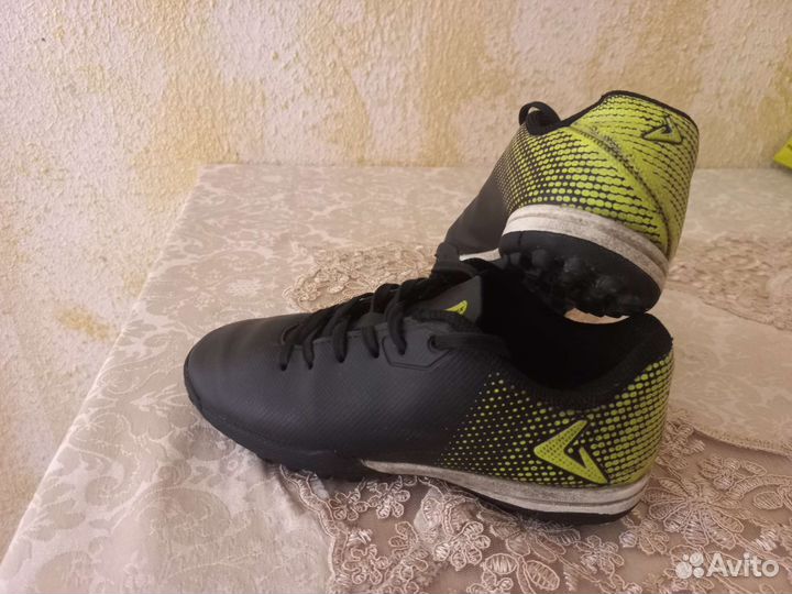 Футбольный буцы 30р