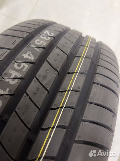 Kumho Ecsta HS51 235/45 R18 94V