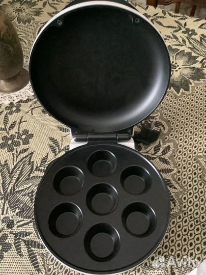 Электрический выпекатель кексов