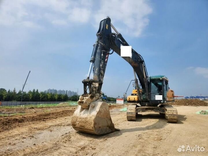 Гусеничный экскаватор Hyundai HX300LC, 2022