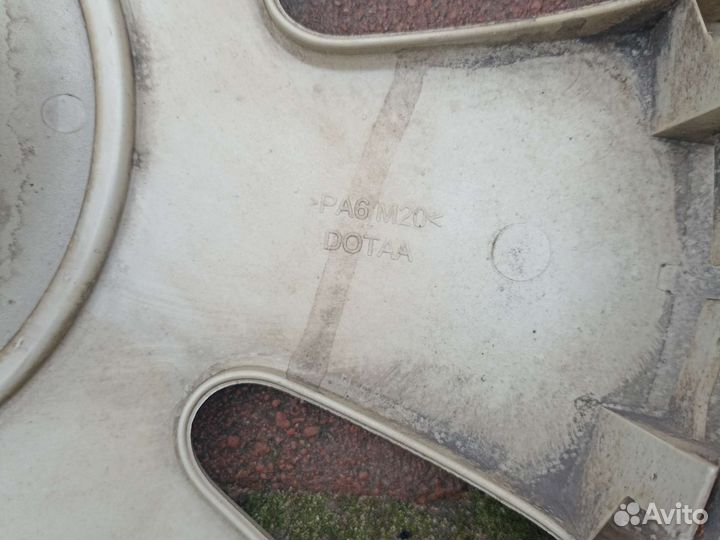 Декоративный колпак на колесо