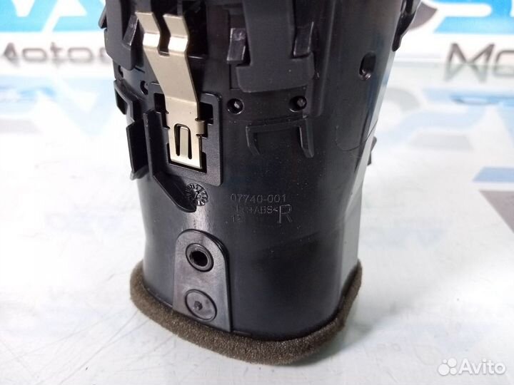 Воздуховод (дефлектор) перед правый Mercedes W204