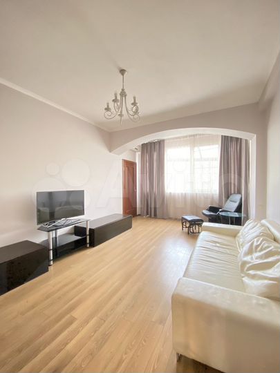 3-к. квартира, 101 м², 2/7 эт.