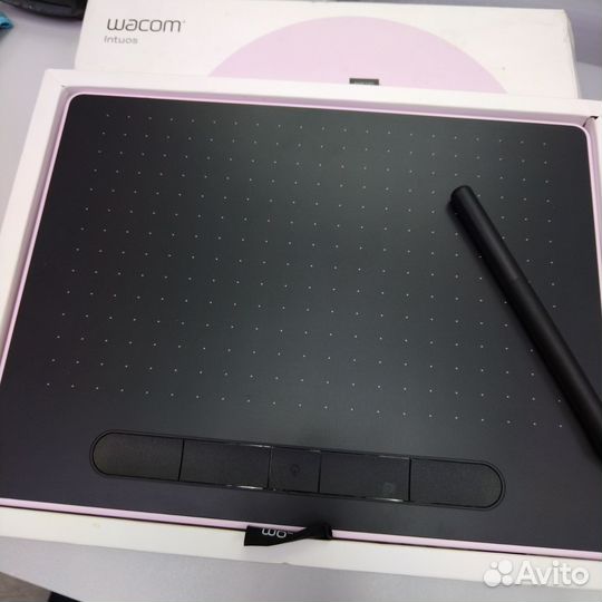Графический планшет Wacom Intuos M
