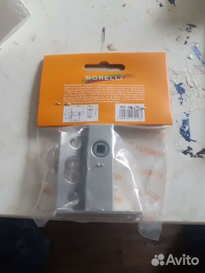 Фиксатор, задвижка дверная